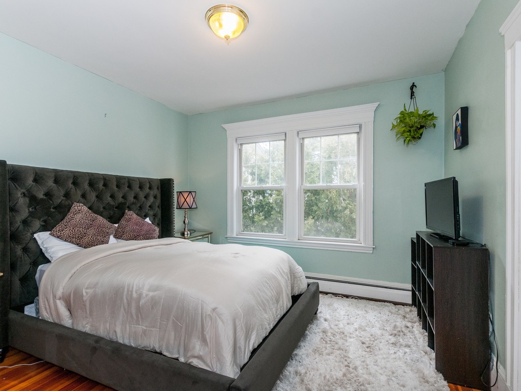 134 Middlesex Road, Unit 2 Chestnut Hill, MA 02467 - Photo 3 of 16