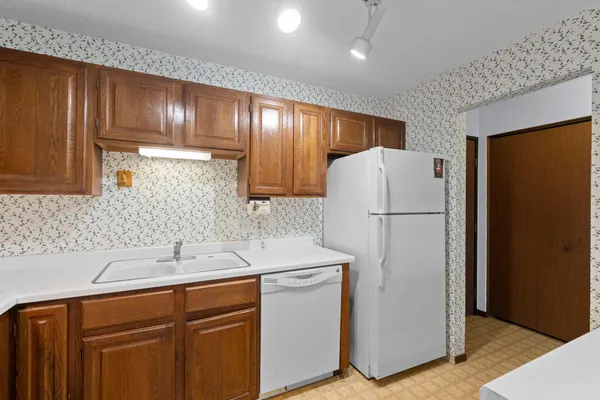 $142,000 | 10451 Greenbrier Road, Unit B103, Hopkins, MN 55305