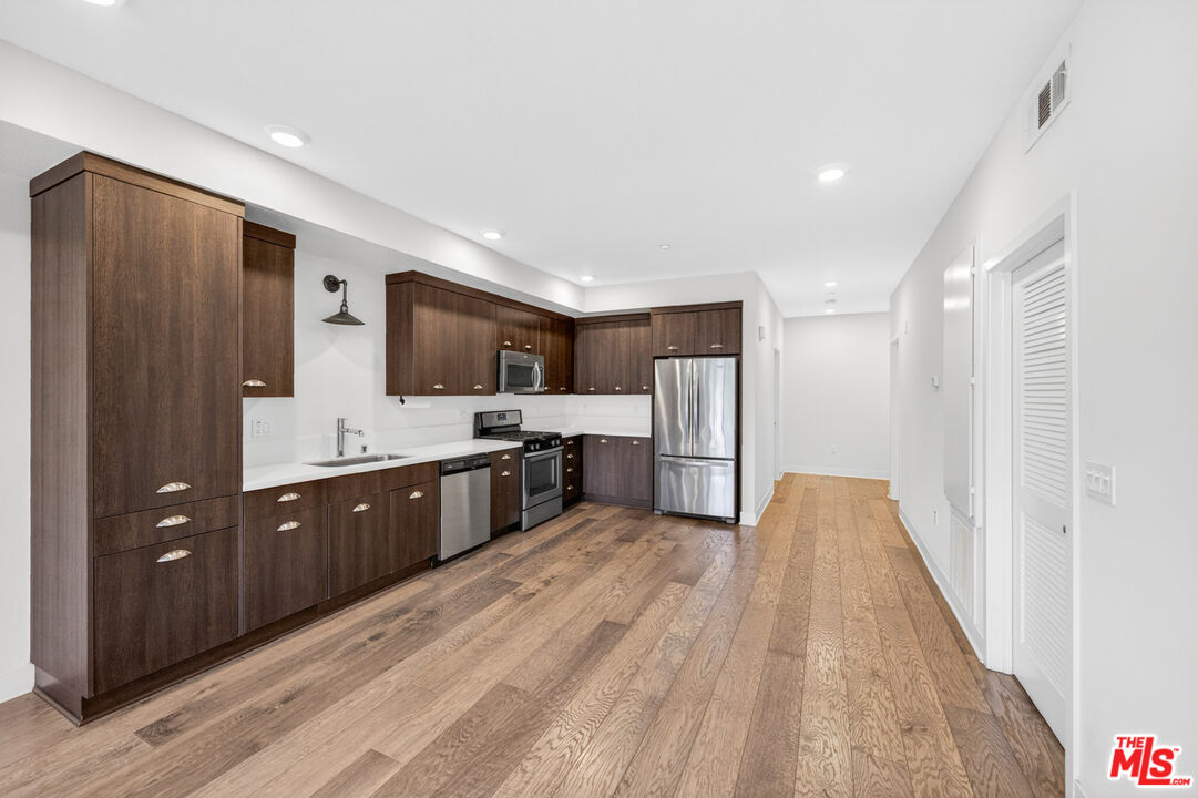 2980 Ripple Place, Unit 206 Los Angeles, CA 90039 - Photo 10 of 46