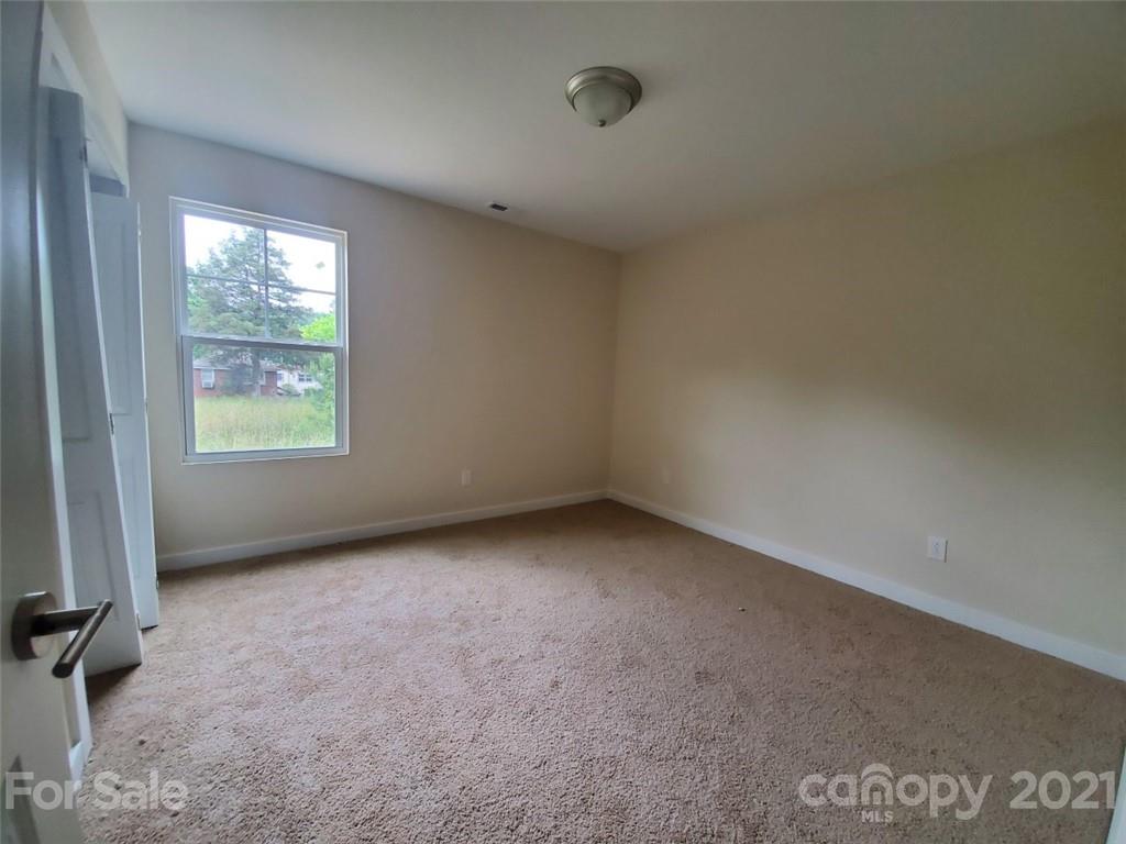446 Porter Road Rock Hill, SC 29730 - Photo 11 of 15 an empty room with a window