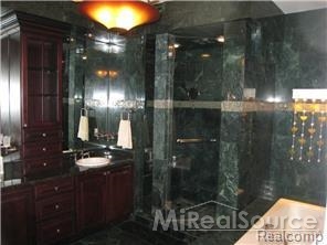 1690 Maple Creek Court Rochester, MI 48306 - Photo 9 of 18 31204946-8.JPG