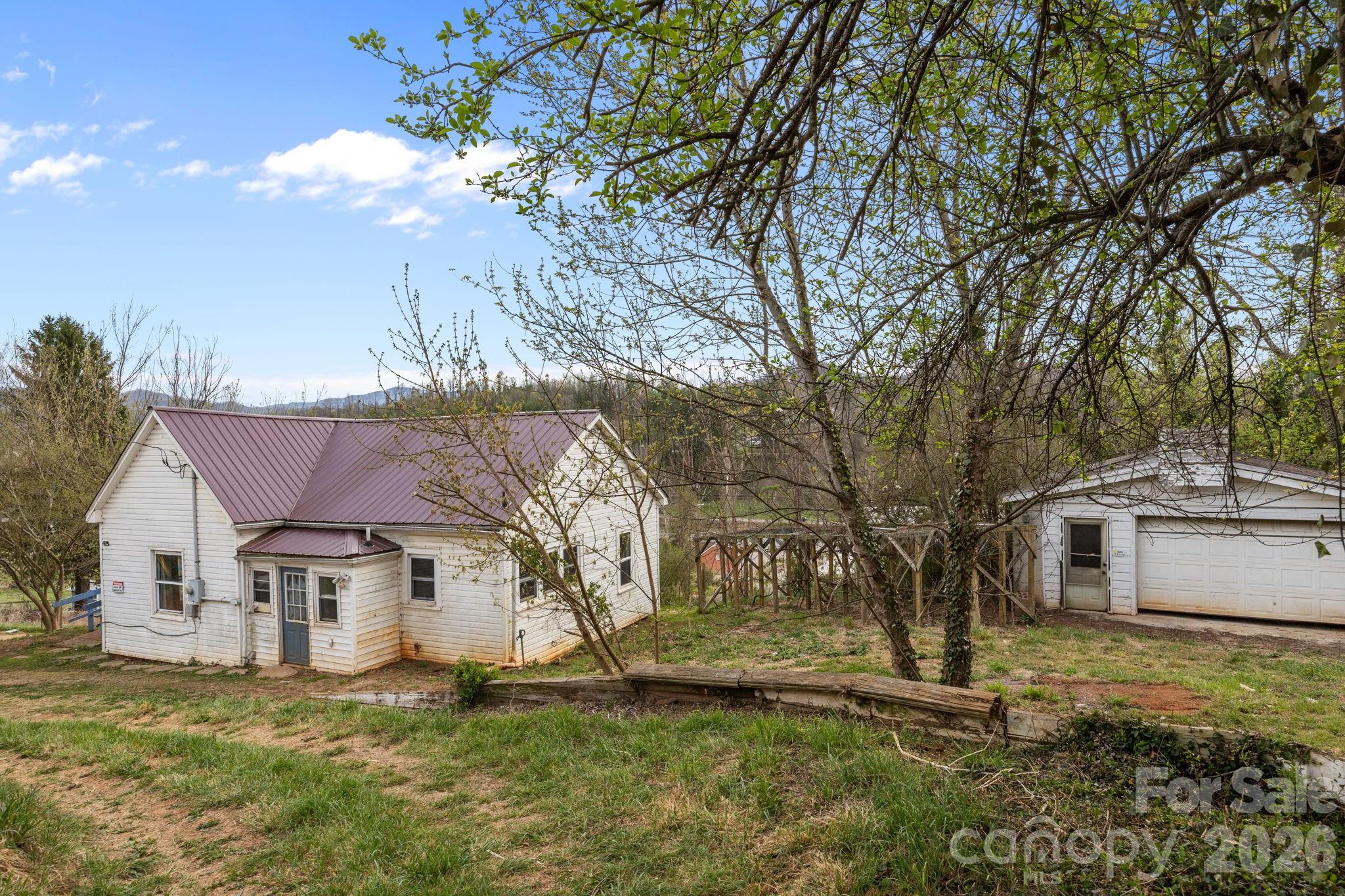 161 Pandora Circle Canton, NC 28716 - Photo 2 of 29