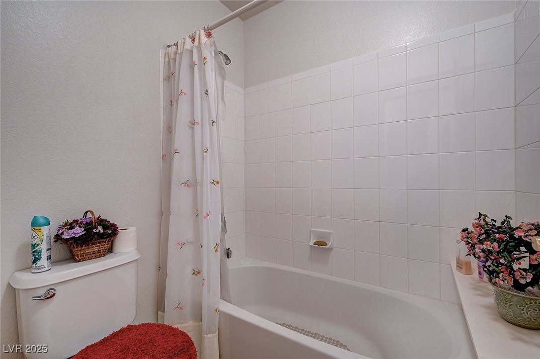 516 Crimson View Place Las Vegas, NV 89144 - Photo 46 of 66 Full bath featuring a textured wall and shower / tub combo