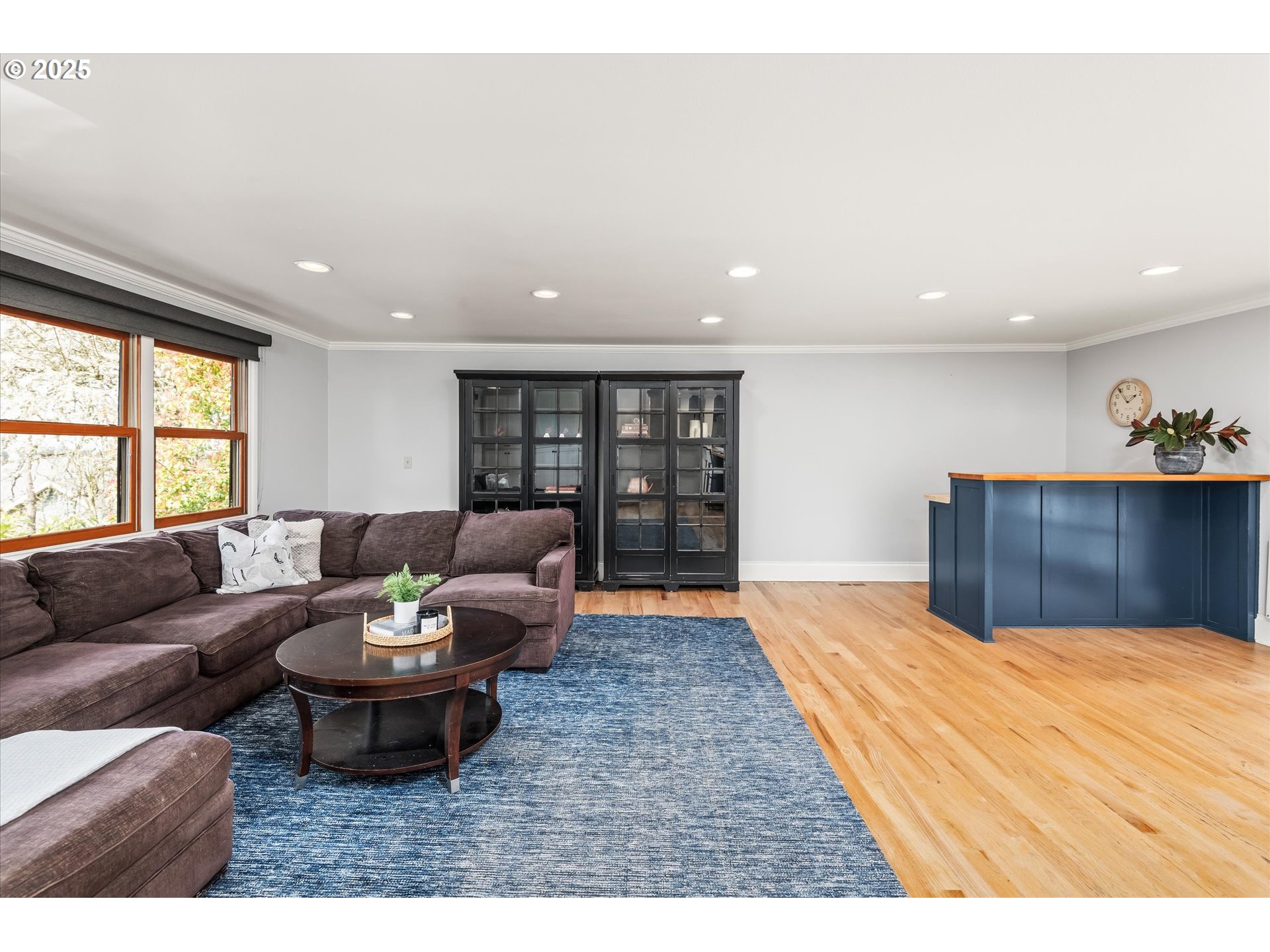 1705 Fairmount Boulevard Eugene, OR 97403 - Photo 19 of 48 a living room with furniture and a large window