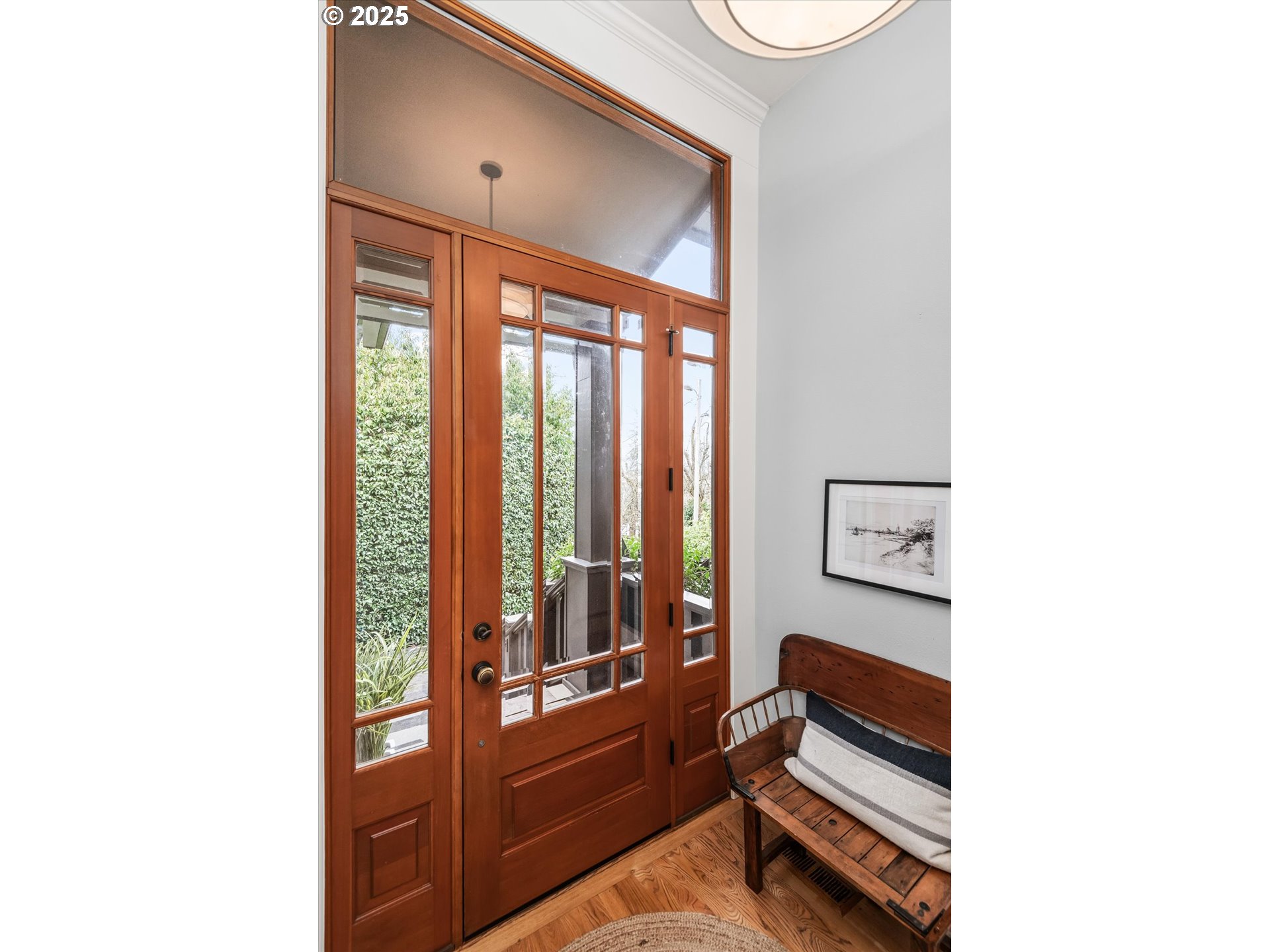 1705 Fairmount Boulevard Eugene, OR 97403 - Photo 2 of 48 a room with a window