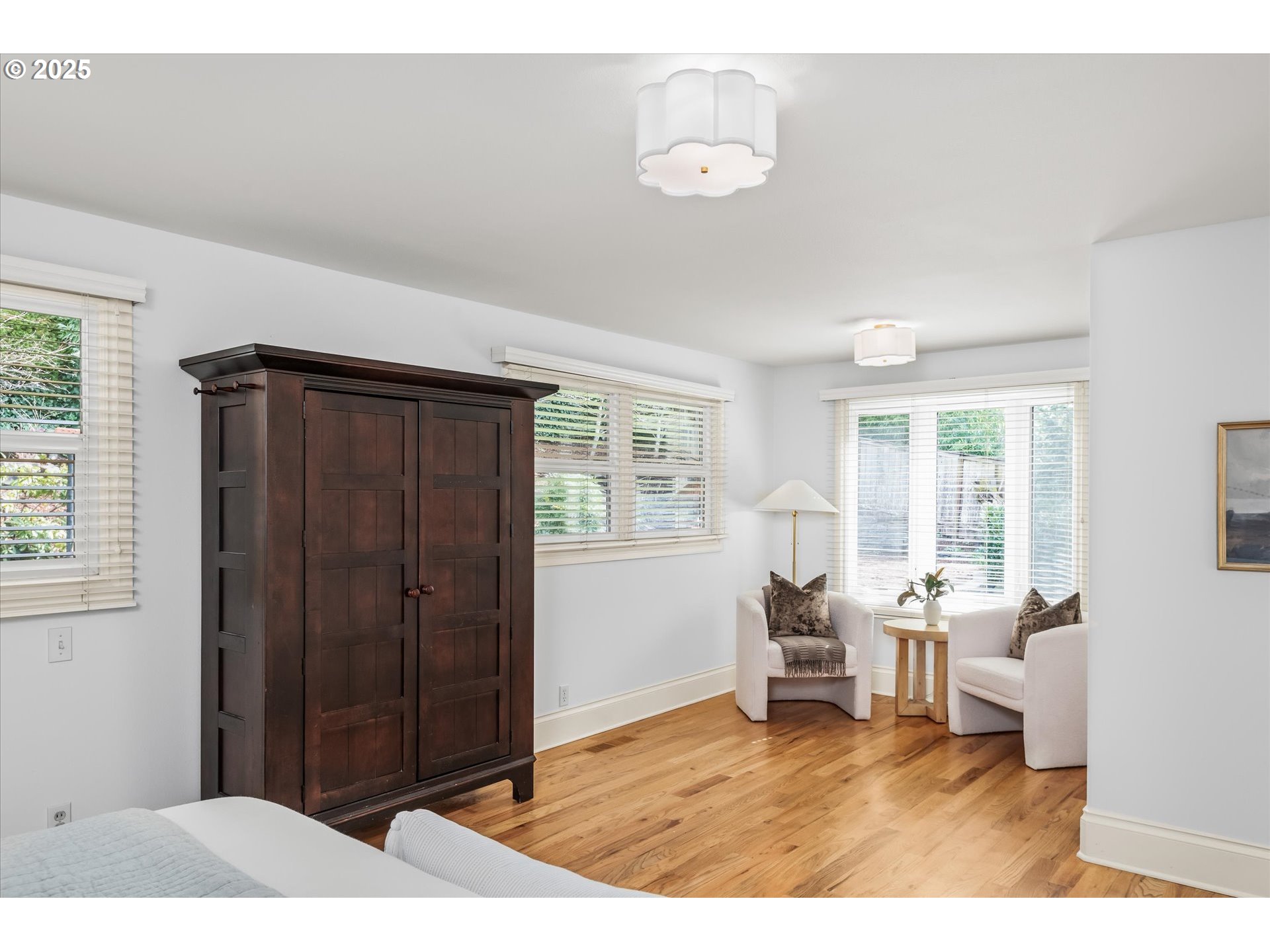 1705 Fairmount Boulevard Eugene, OR 97403 - Photo 22 of 48 a living room with furniture rug and window