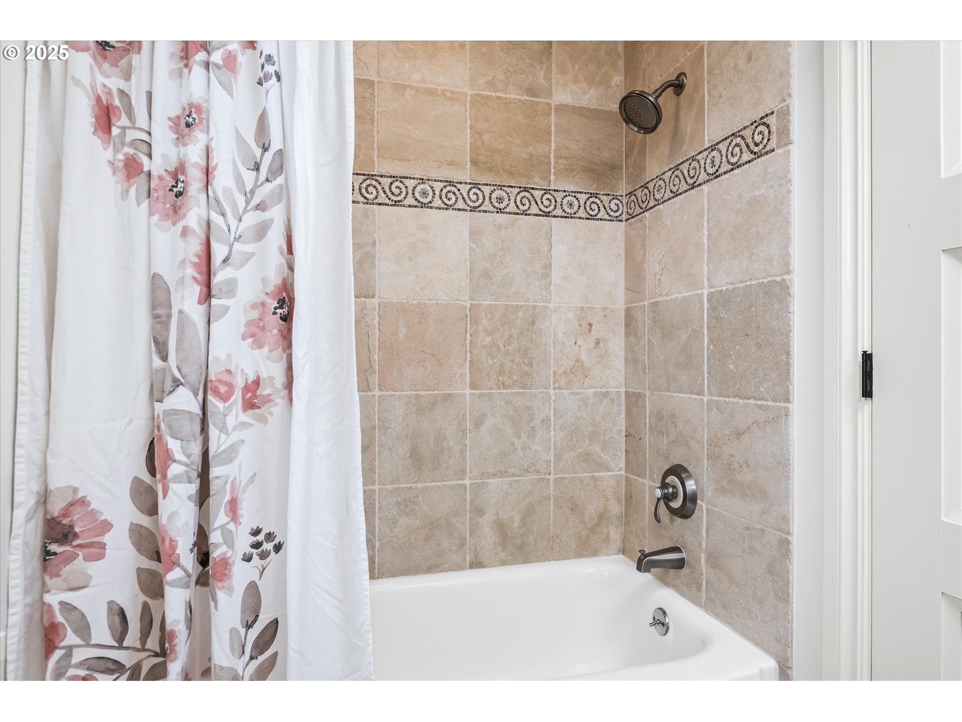1705 Fairmount Boulevard Eugene, OR 97403 - Photo 27 of 48 a bathroom with a bathtub and shower
