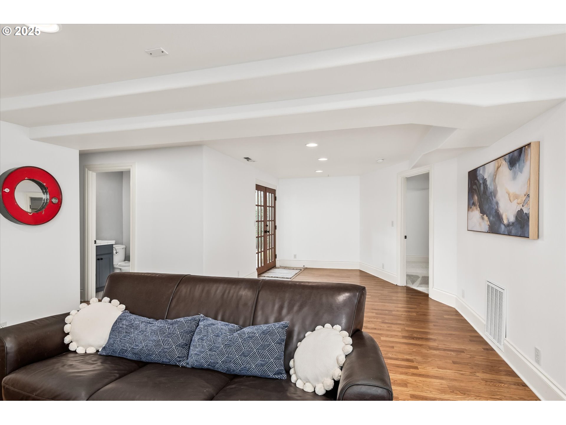 1705 Fairmount Boulevard Eugene, OR 97403 - Photo 30 of 48 a living room with furniture and a wooden floor