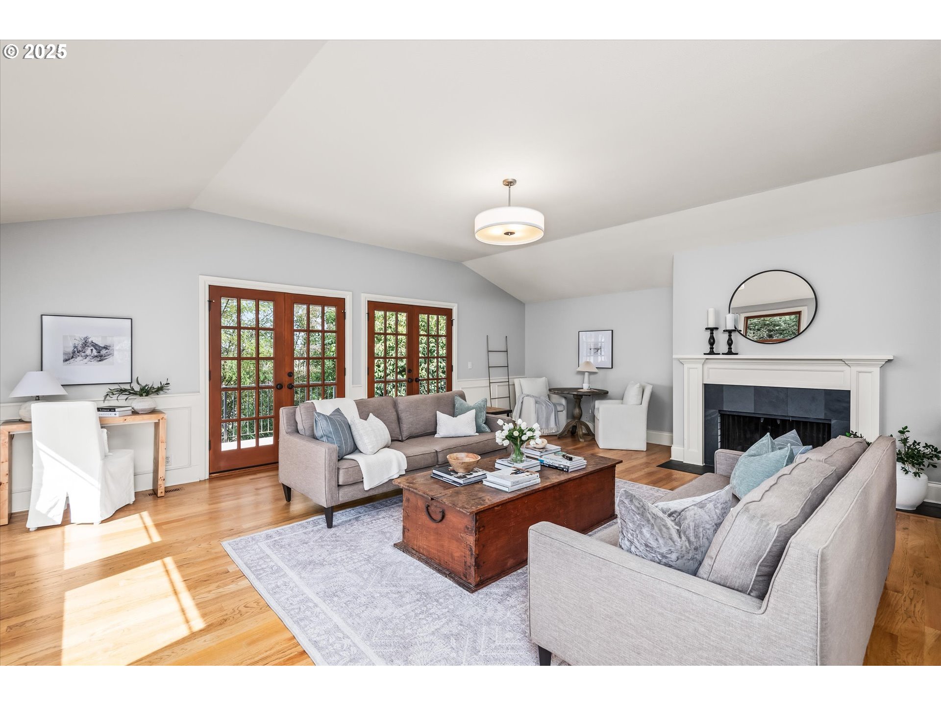 1705 Fairmount Boulevard Eugene, OR 97403 - Photo 3 of 48 a living room with furniture and a fireplace