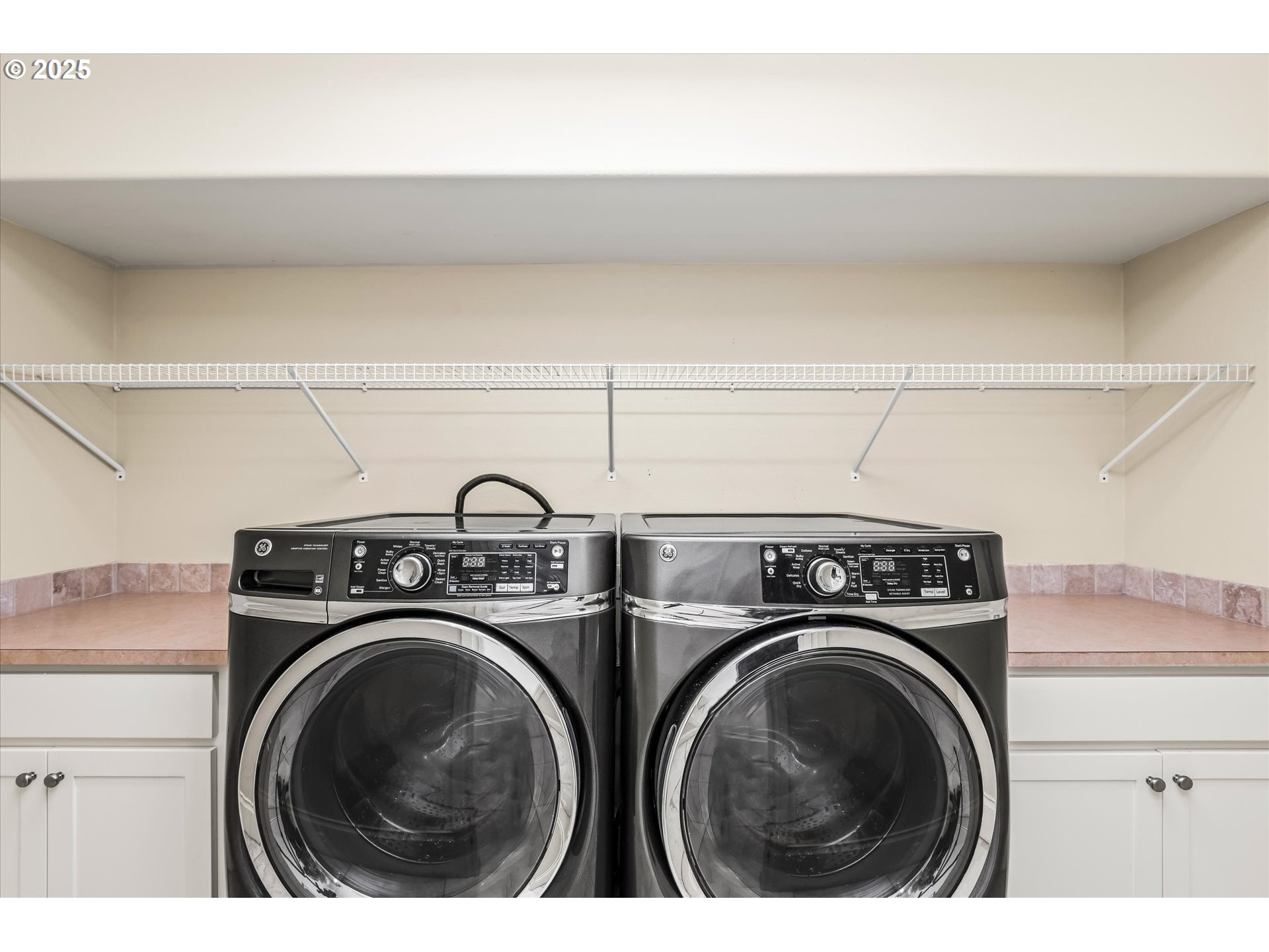 1705 Fairmount Boulevard Eugene, OR 97403 - Photo 39 of 48 a utility room with dryer and washer