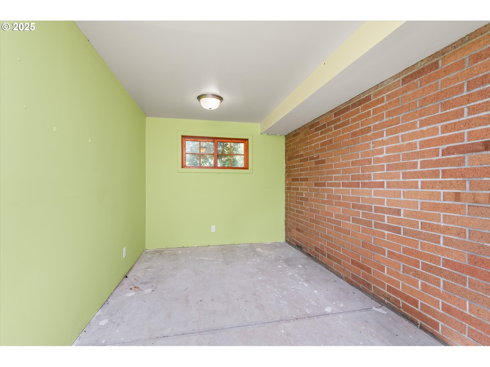 1705 Fairmount Boulevard Eugene, OR 97403 - Photo 47 of 48 a view of an empty room
