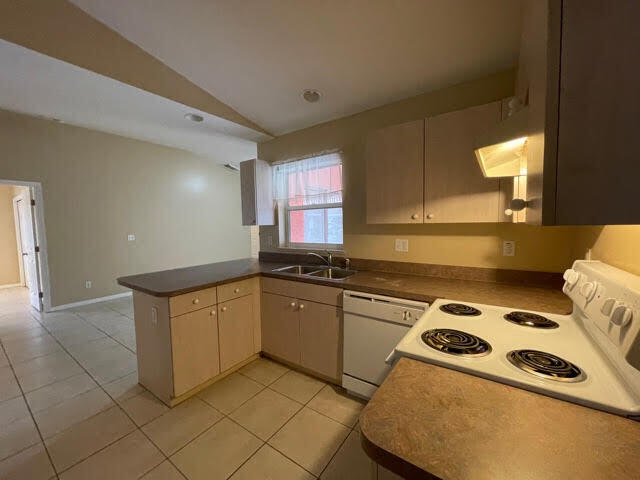 2675 Southwest Ann Arbor Road Port St. Lucie, FL 34953 - Photo 7 of 27 kitchen2