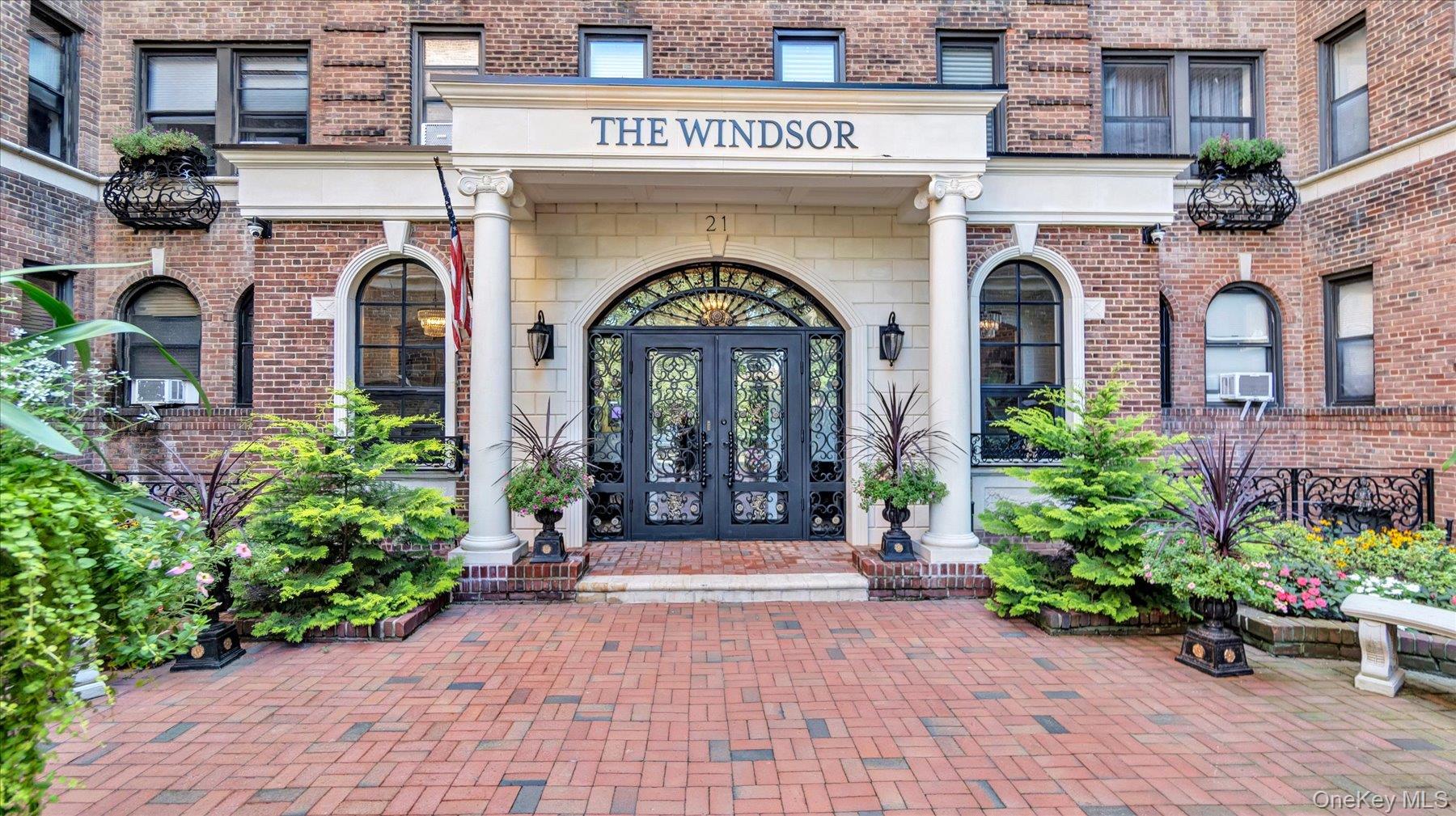 21 Barstow Road, Unit 6C Great Neck, NY 11021 - Photo 20 of 28