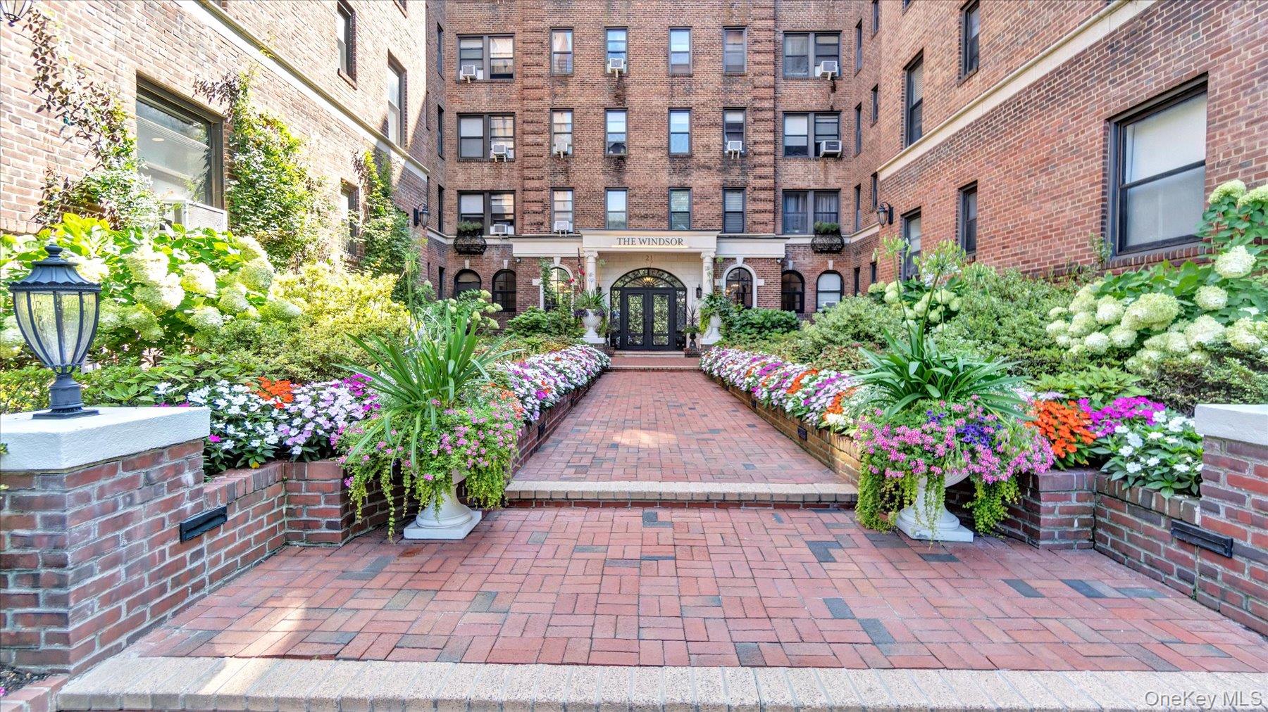 21 Barstow Road, Unit 6C Great Neck, NY 11021 - Photo 21 of 28