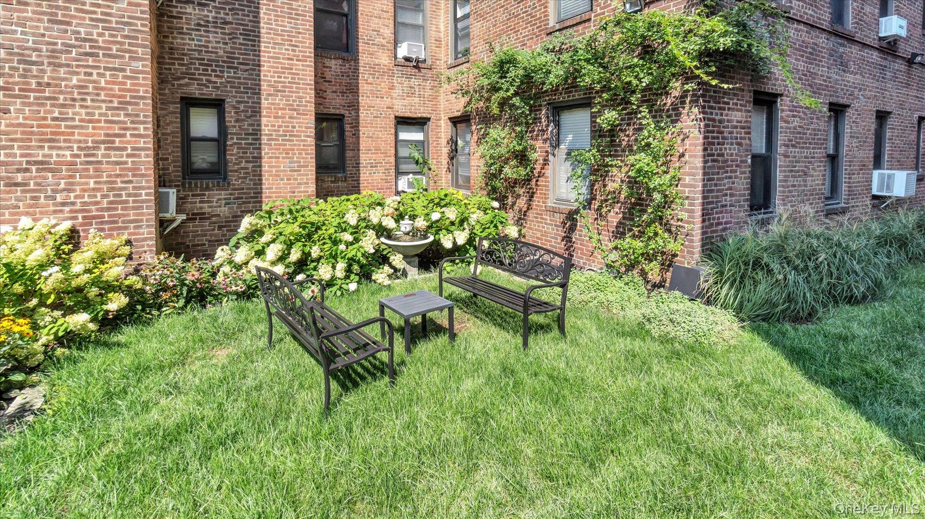 21 Barstow Road, Unit 6C Great Neck, NY 11021 - Photo 25 of 28