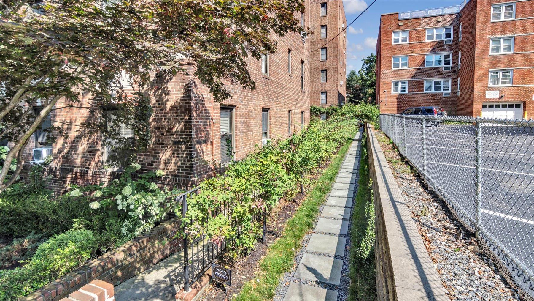 21 Barstow Road, Unit 6C Great Neck, NY 11021 - Photo 26 of 28