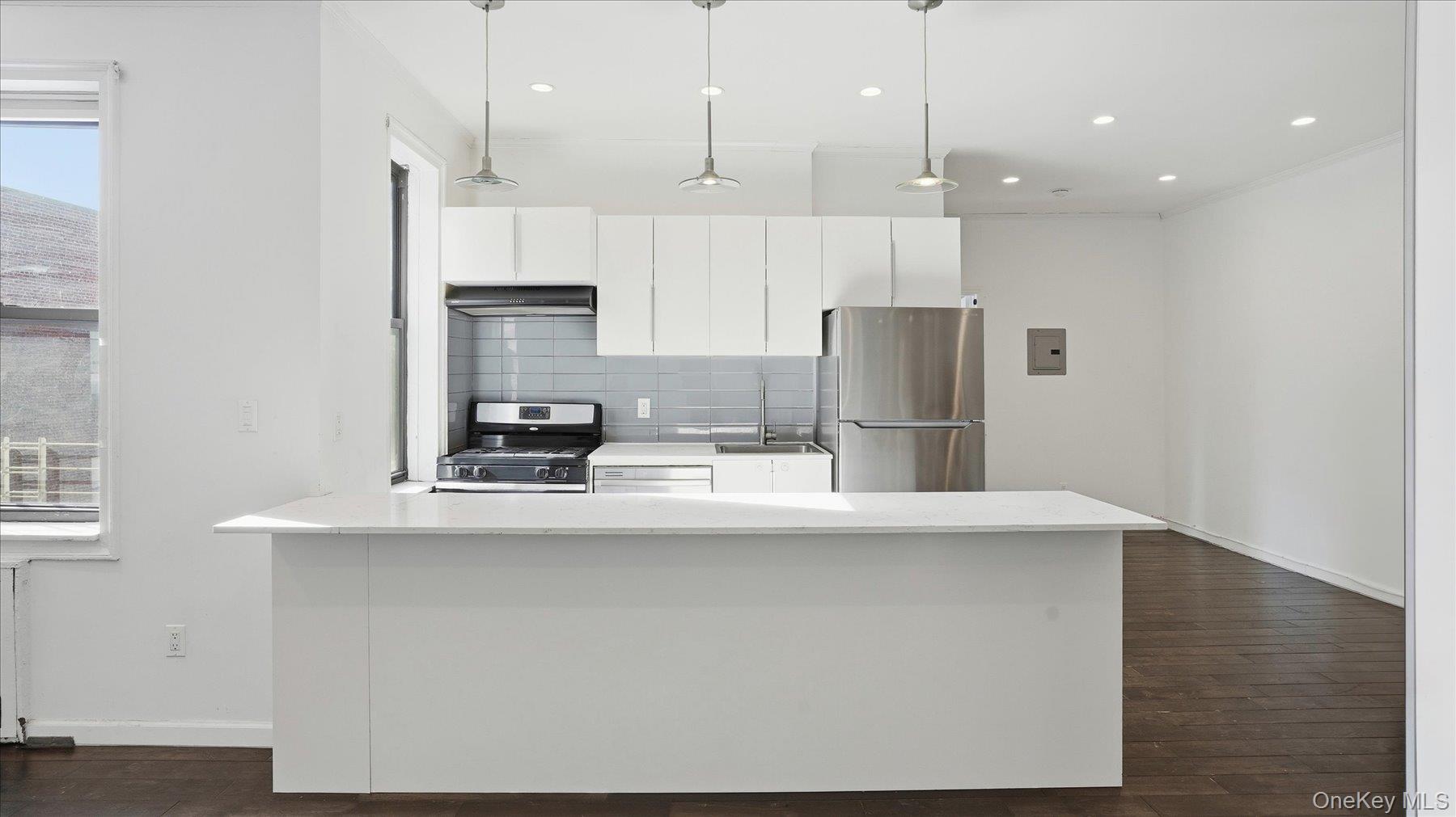 21 Barstow Road, Unit 6C Great Neck, NY 11021 - Photo 4 of 28