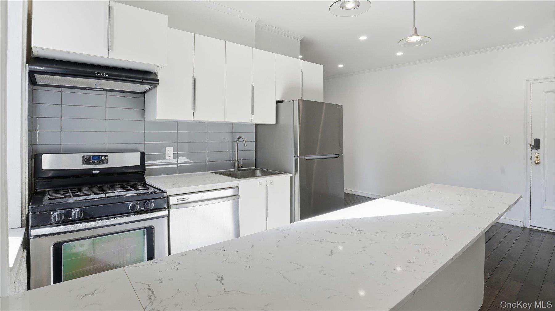 21 Barstow Road, Unit 6C Great Neck, NY 11021 - Photo 6 of 28