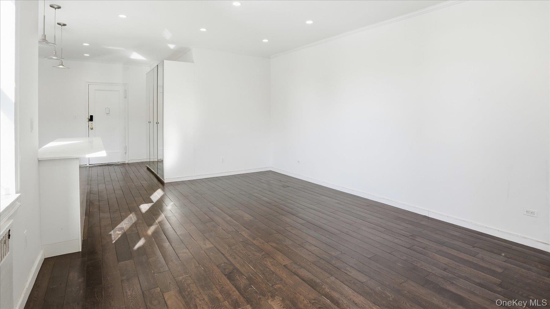 21 Barstow Road, Unit 6C Great Neck, NY 11021 - Photo 10 of 28