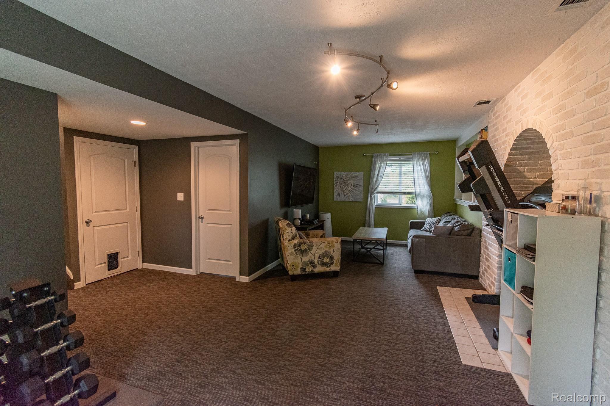 1323 Hunter Road Brighton, MI 48114 - Photo 11 of 28 HardyMediaCompany-4520.jpg