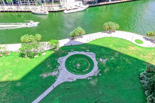 $5,000 | 475 Brickell Avenue, Unit 1615, Miami, FL 33131