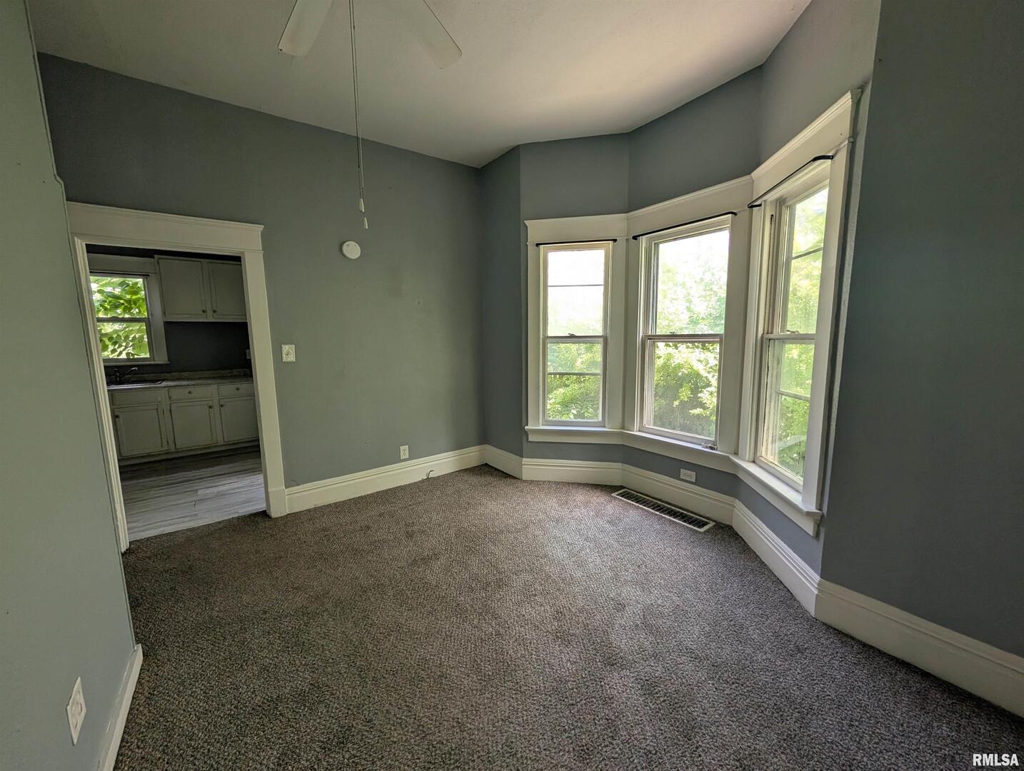2833 8th Avenue Rock Island, IL 61201 - Photo 9 of 21 an empty room with windows