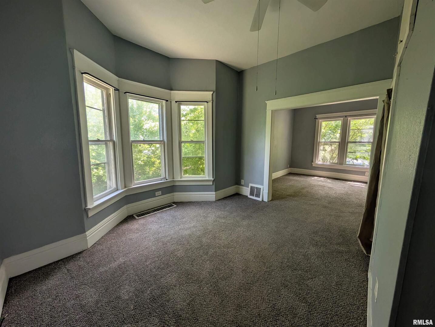 2833 8th Avenue Rock Island, IL 61201 - Photo 10 of 21 an empty room with windows