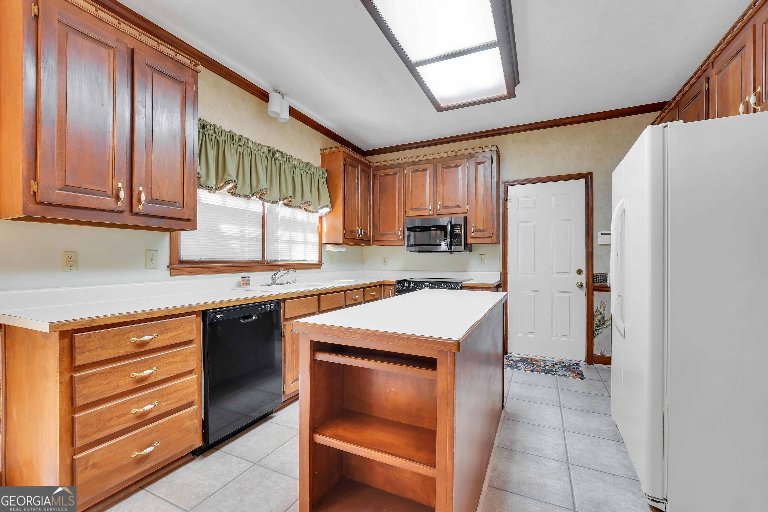 2141 South River Road Southwest Conyers, GA 30094 - Photo 21 of 54 a kitchen with a stove a refrigerator and cabinets