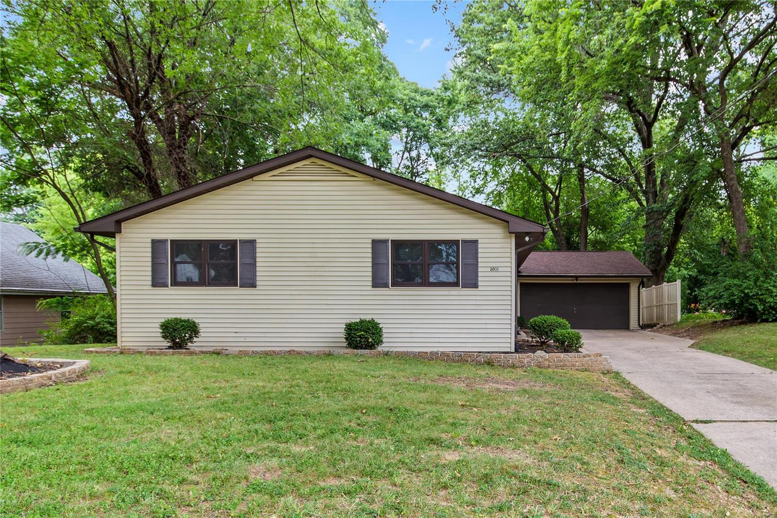 3008 Edwards Street Alton, IL 62002 - Photo 2 of 19 Gallery Image 2