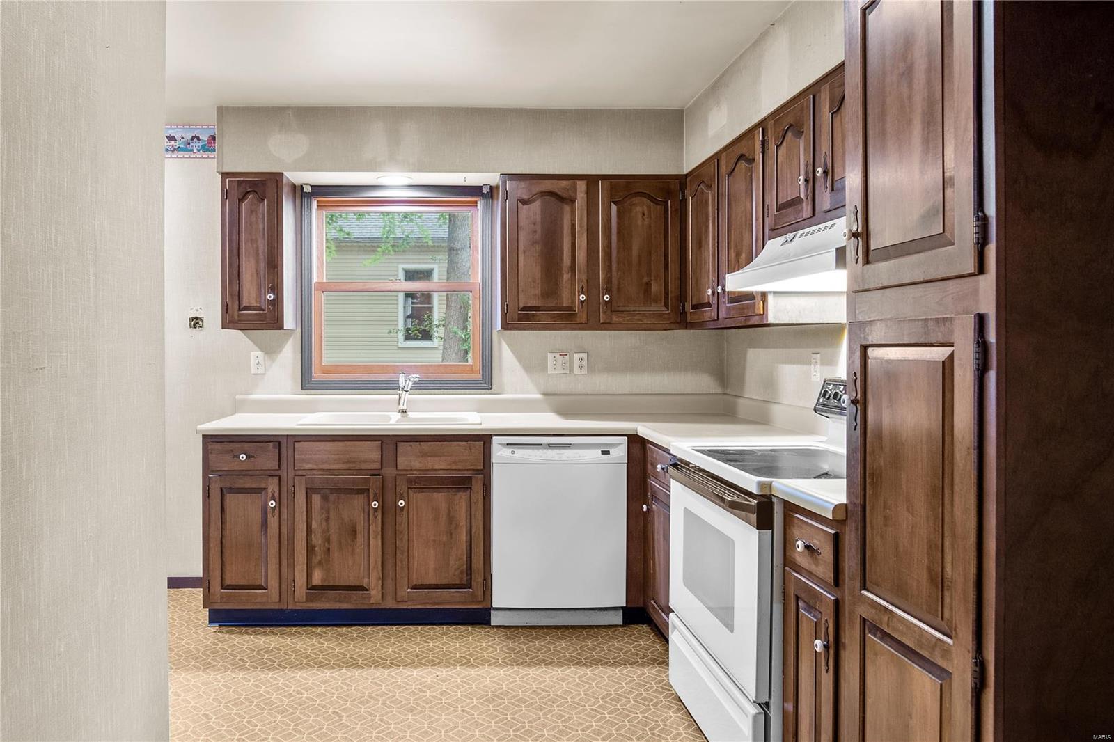 3008 Edwards Street Alton, IL 62002 - Photo 7 of 19 Gallery Image 7