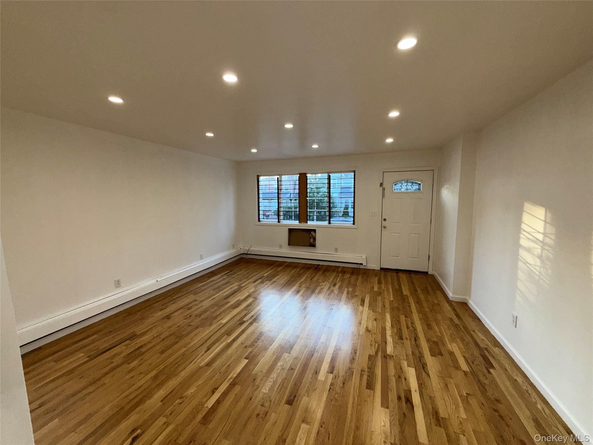 189-26 113th Road, Unit 1 Queens, NY 11412 - Photo 6 of 30 Living Room/Dining Room