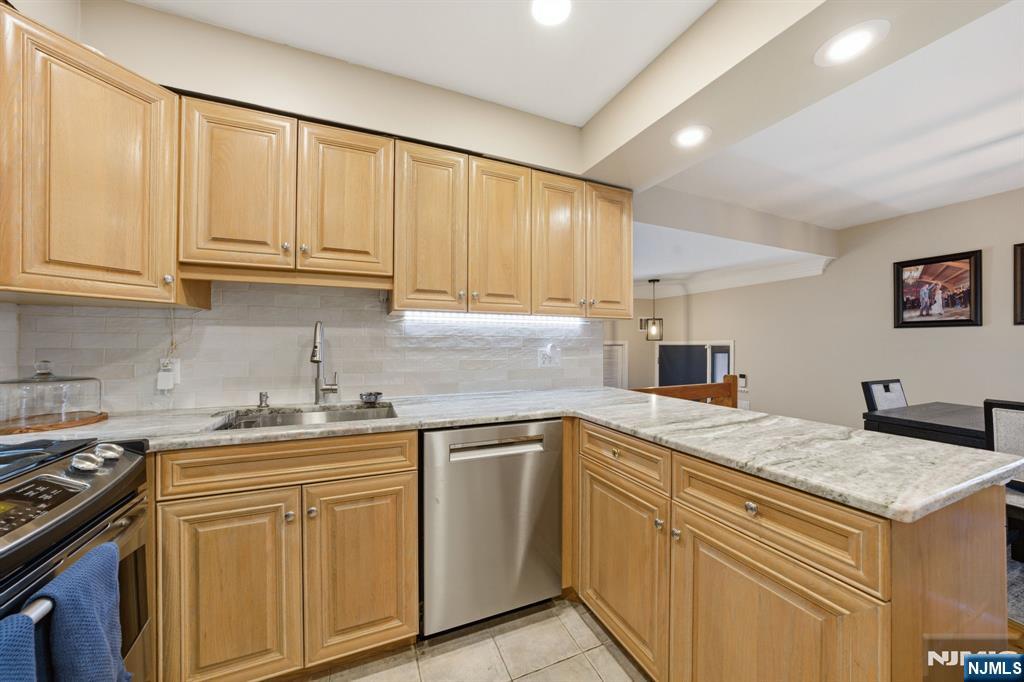 166 Sandcastle Key Secaucus, NJ 07094 - Photo 13 of 35