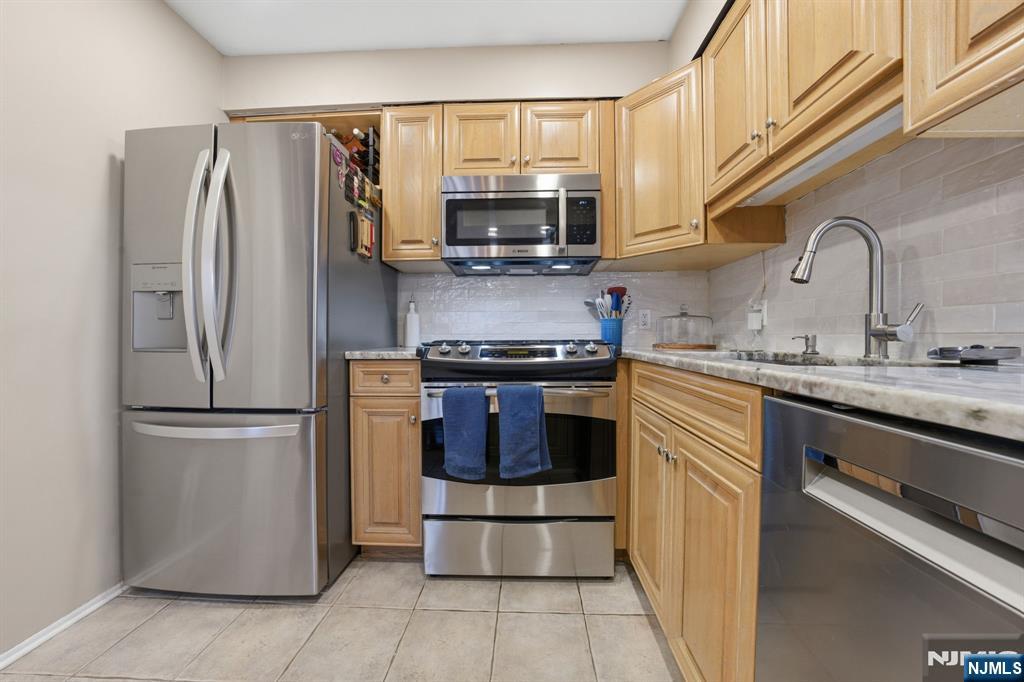 166 Sandcastle Key Secaucus, NJ 07094 - Photo 15 of 35