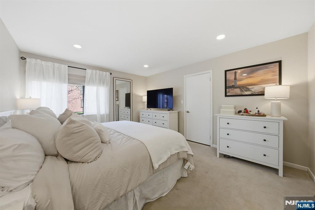 166 Sandcastle Key Secaucus, NJ 07094 - Photo 17 of 35