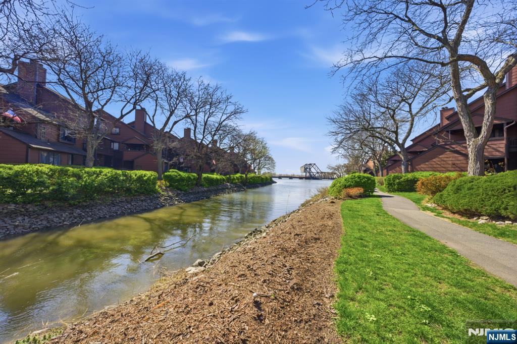 166 Sandcastle Key Secaucus, NJ 07094 - Photo 28 of 35