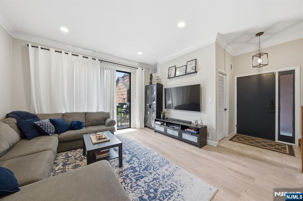 166 Sandcastle Key Secaucus, NJ 07094 - Photo 7 of 35