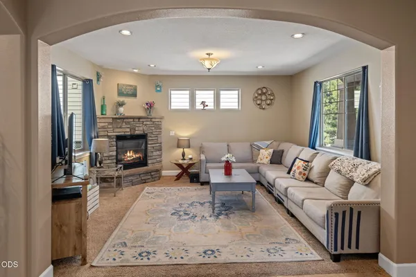 $485,000 | 51860 Hollinshead Place, La Pine, OR 97739