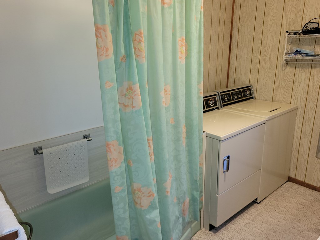 607-11 South Main Street Cascade, ID 83611 - Photo 14 of 23 Laundry area