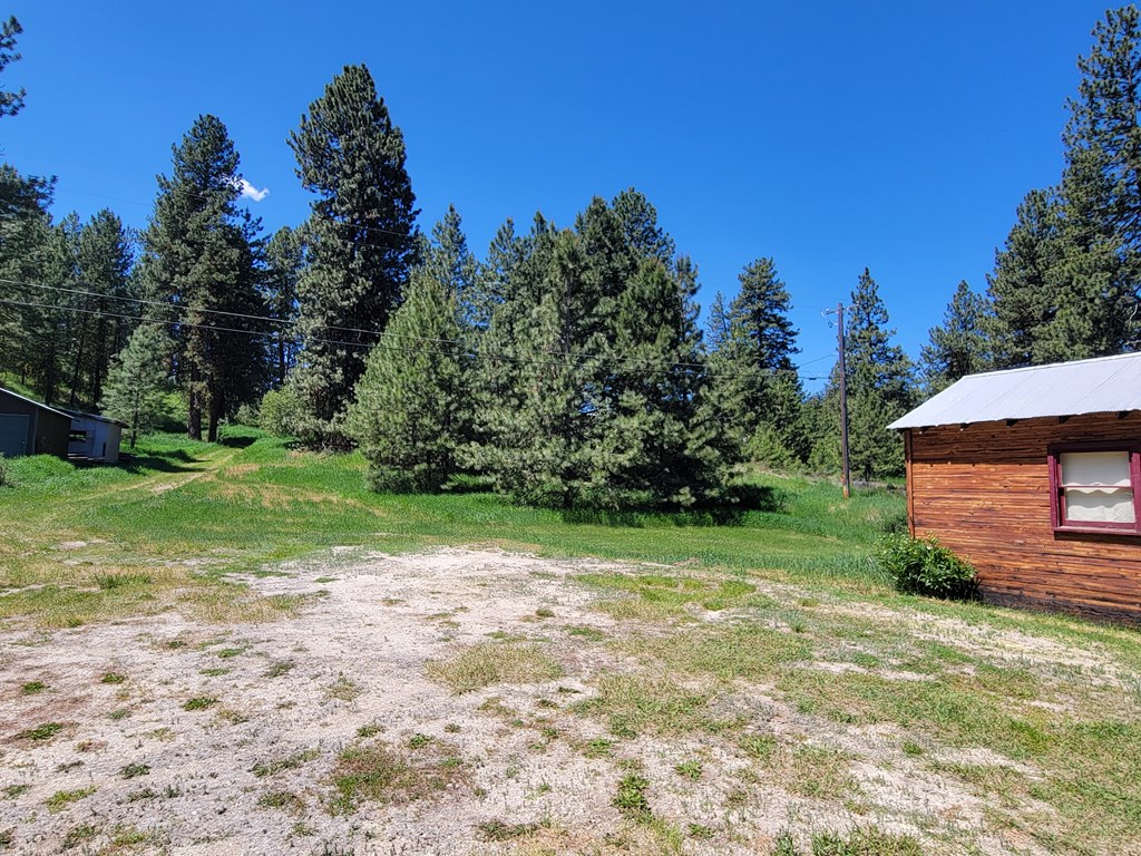 607-11 South Main Street Cascade, ID 83611 - Photo 5 of 23 Large parking area