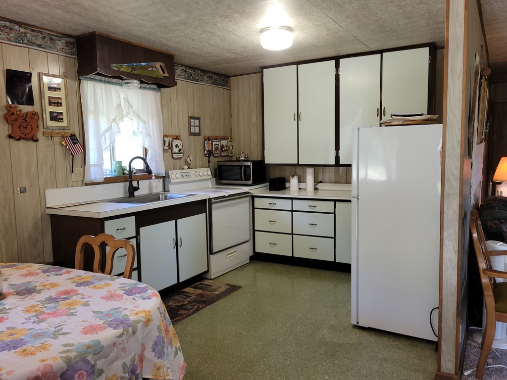 607-11 South Main Street Cascade, ID 83611 - Photo 7 of 23 Kitchen
