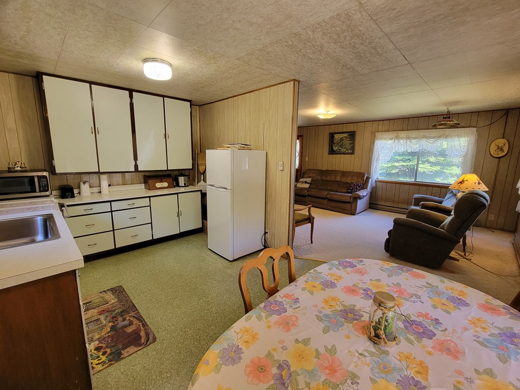 607-11 South Main Street Cascade, ID 83611 - Photo 8 of 23 Dining area