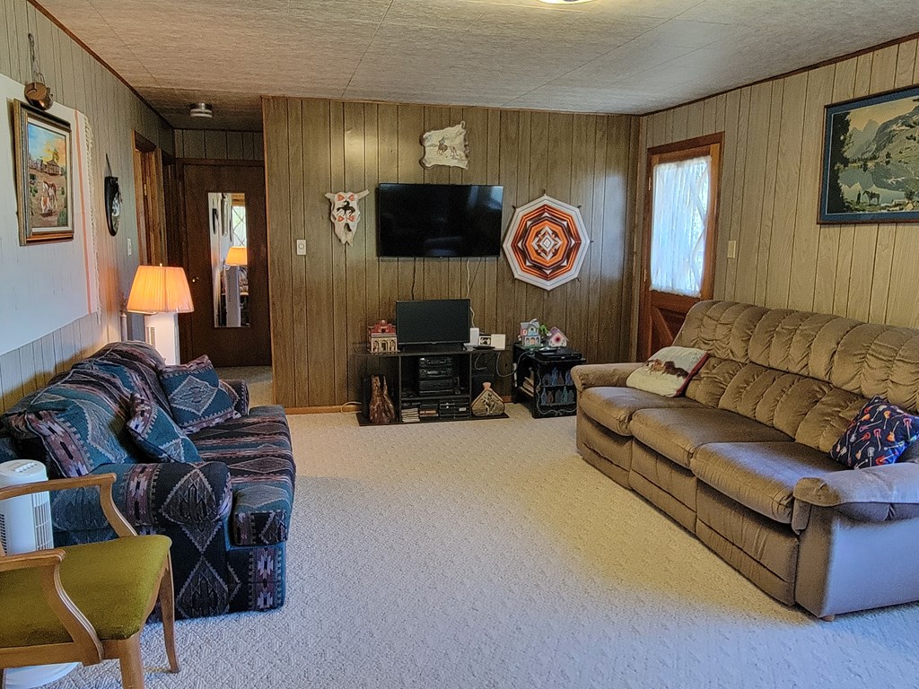 607-11 South Main Street Cascade, ID 83611 - Photo 10 of 23 Furniture included