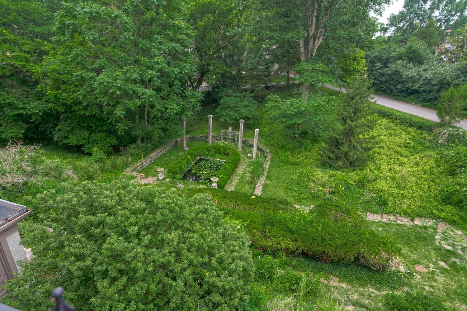 2461 Grandin Road Cincinnati, OH 45208 - Photo 10 of 48