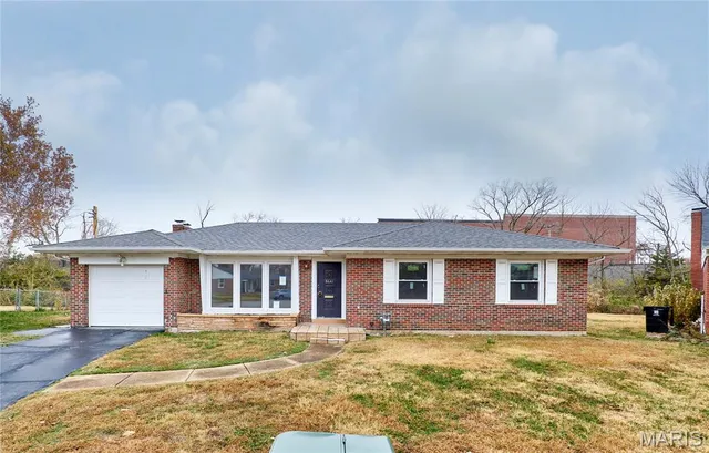 $269,900 | 8641 Mayflower Court, St. Louis, MO 63132