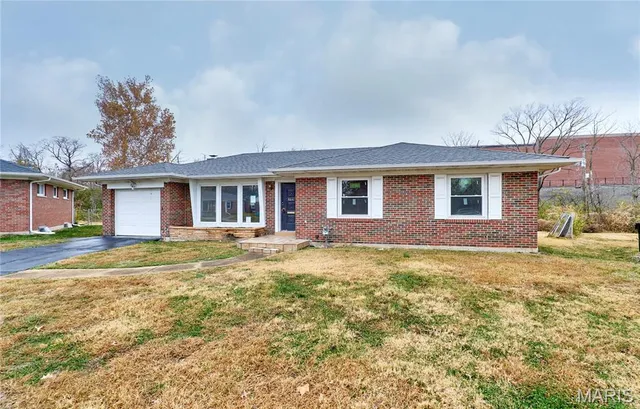 $269,900 | 8641 Mayflower Court, St. Louis, MO 63132