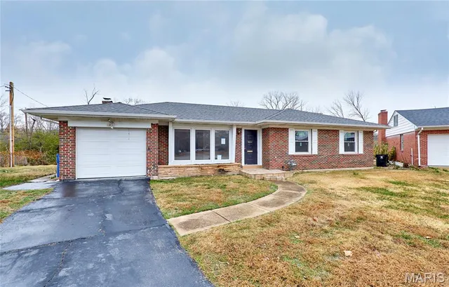 $269,900 | 8641 Mayflower Court, St. Louis, MO 63132
