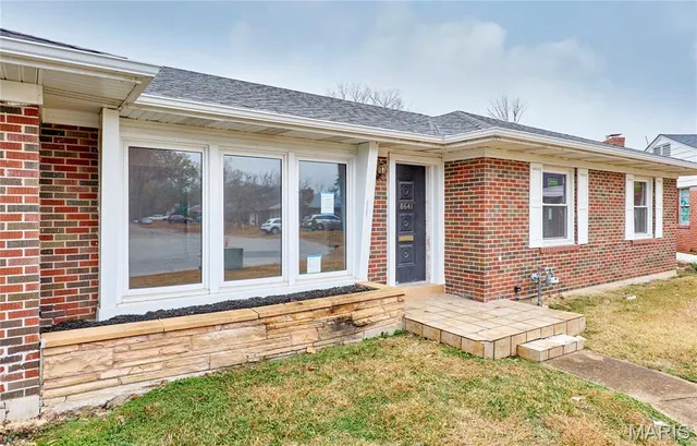 $269,900 | 8641 Mayflower Court, St. Louis, MO 63132
