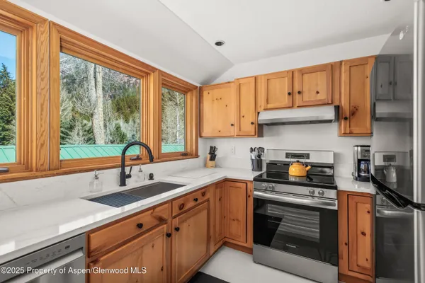 $3,300 | 385 Redstone Boulevard, Unit UPPR, Redstone, CO 81623