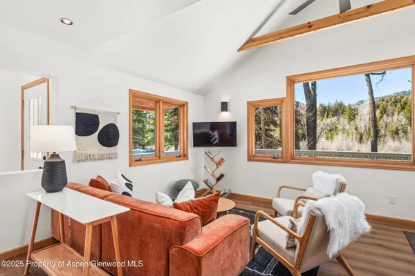 $3,300 | 385 Redstone Boulevard, Unit UPPR, Redstone, CO 81623