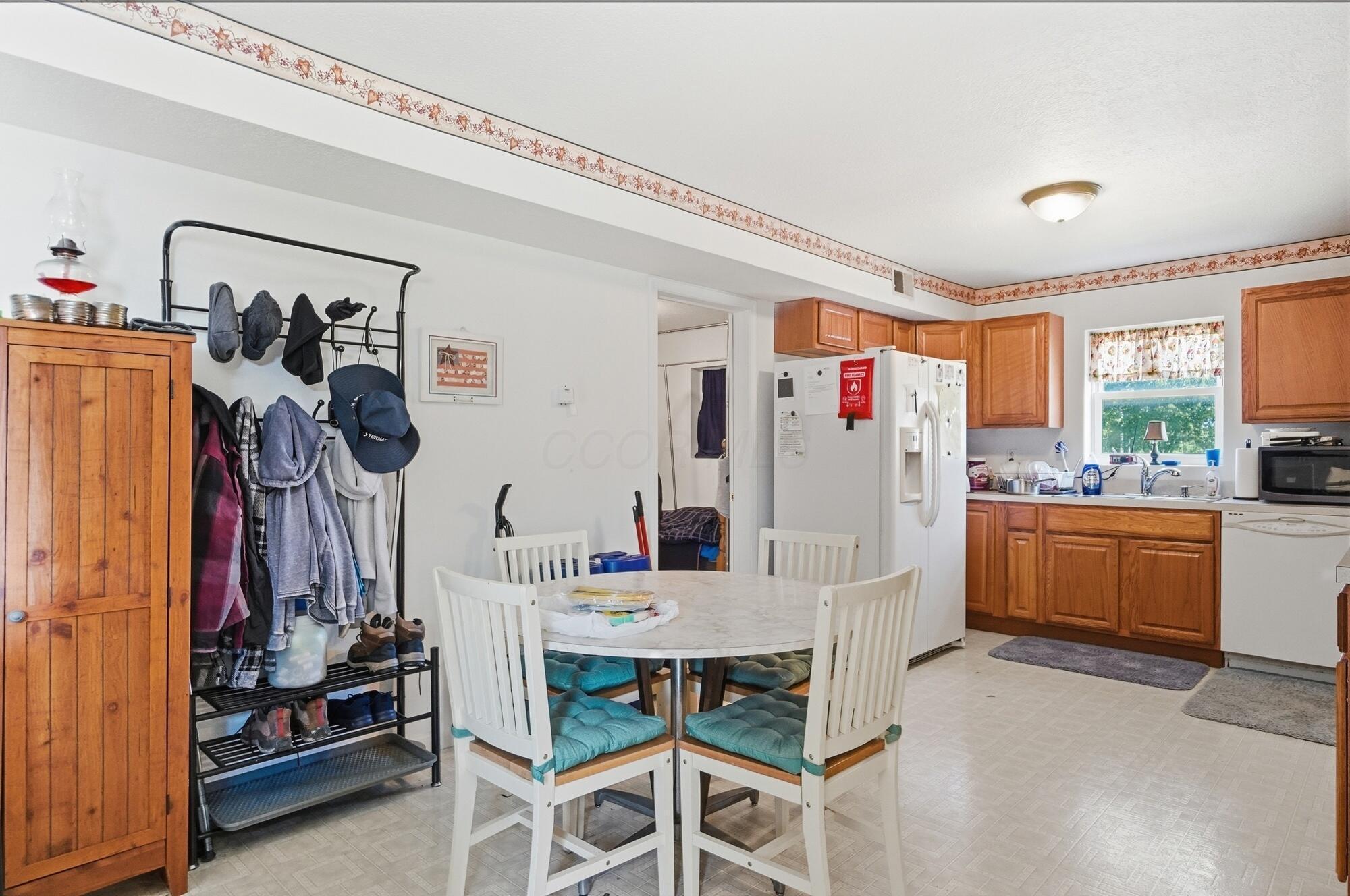 6809 Palmer Road Pataskala, OH 43062 - Photo 55 of 112 Double - 1st Floor - Eat-In Kitchen - 6809 Palmer Road, Millersport, OH 43046
